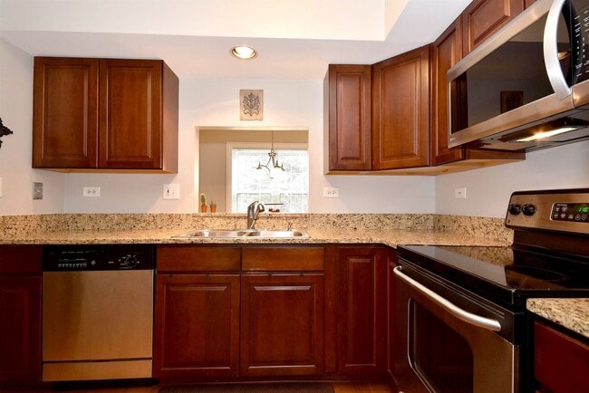Building Photo - 15 Foxcroft Rd