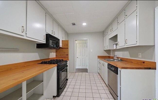 Building Photo - 10963 Lovett Rd