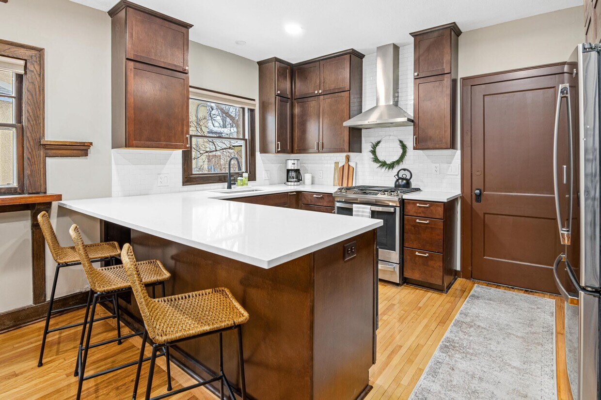 Foto principal - 3620 Bryant Ave S