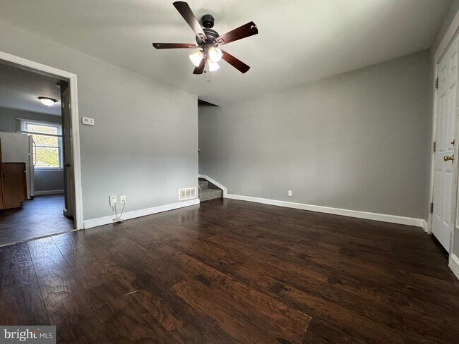 Foto del edificio - 320 Sollers Point Rd