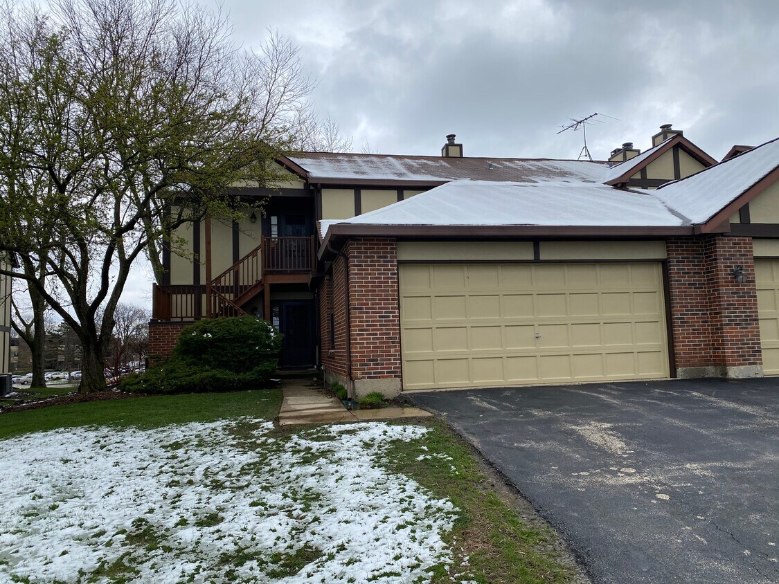 Primary Photo - 375 Sandhurst Cir