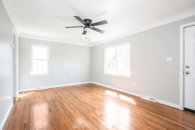 Building Photo - Convenient Showings — No Appointment Needed!