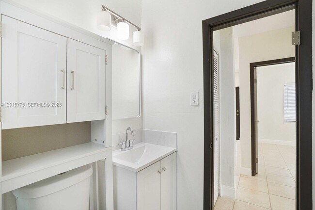 Foto del edificio - 502 NW 7th Ct