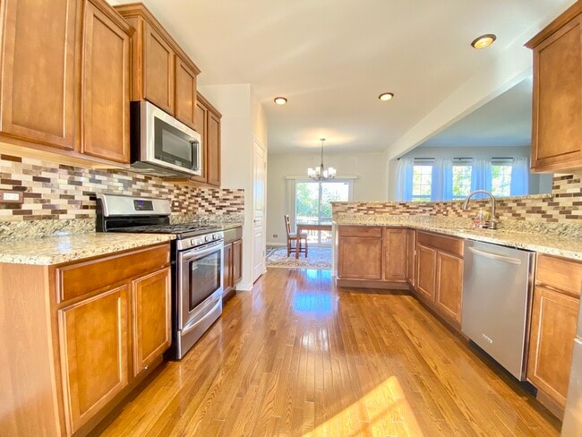 Building Photo - 10S420 Carrington Cir