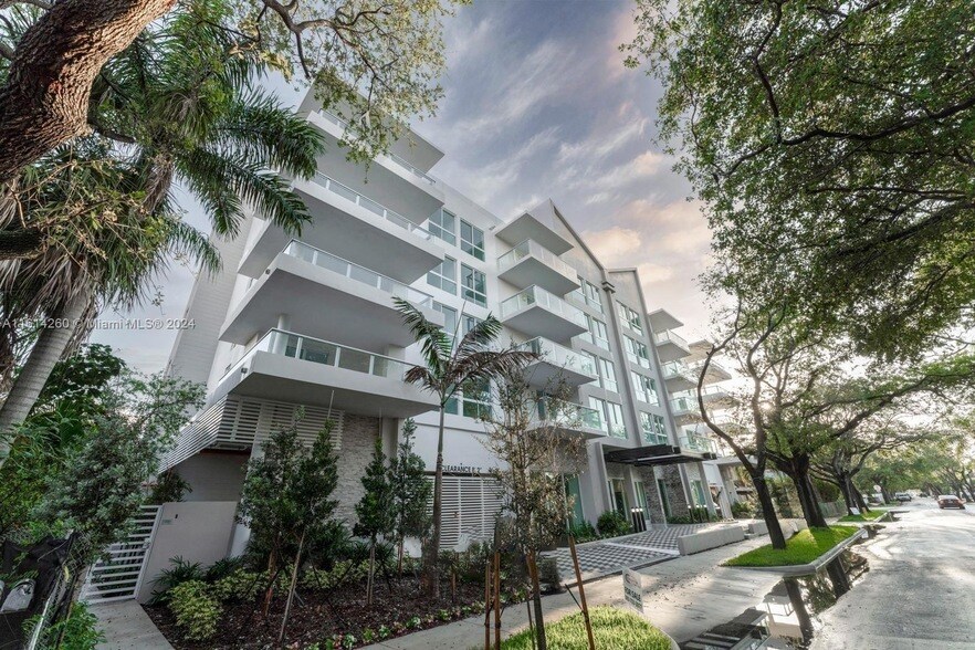 Foto principal - 1850 Monroe Street Unit 210