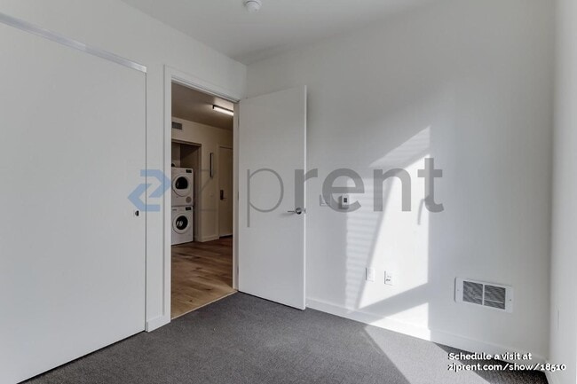 Building Photo - Unit 211