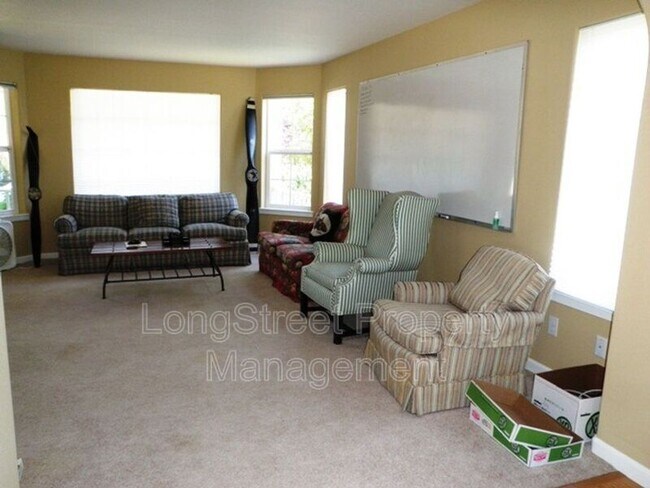 Foto del edificio - 1657 SW Country Club Pl