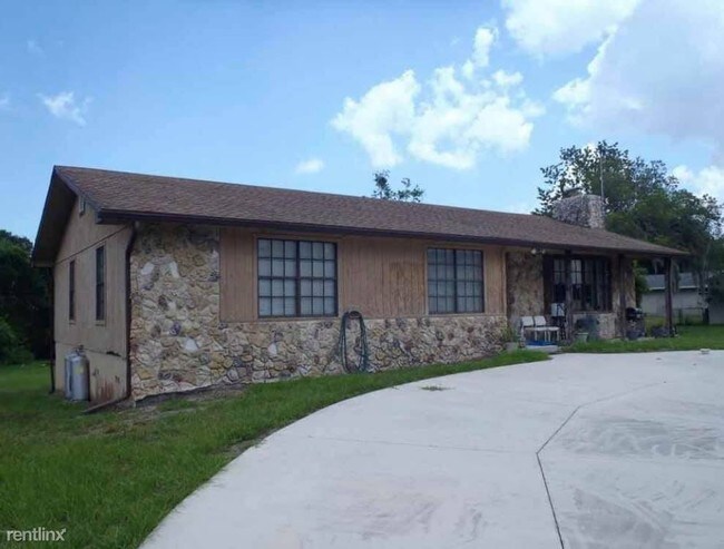 Building Photo - 5759 Dogwood Rd