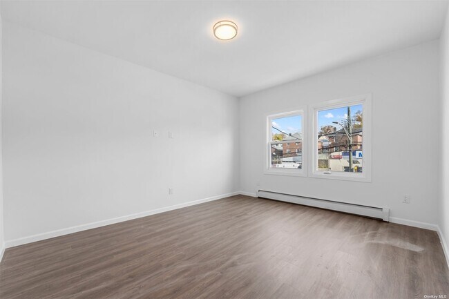 Foto del edificio - 295 McLean Ave
