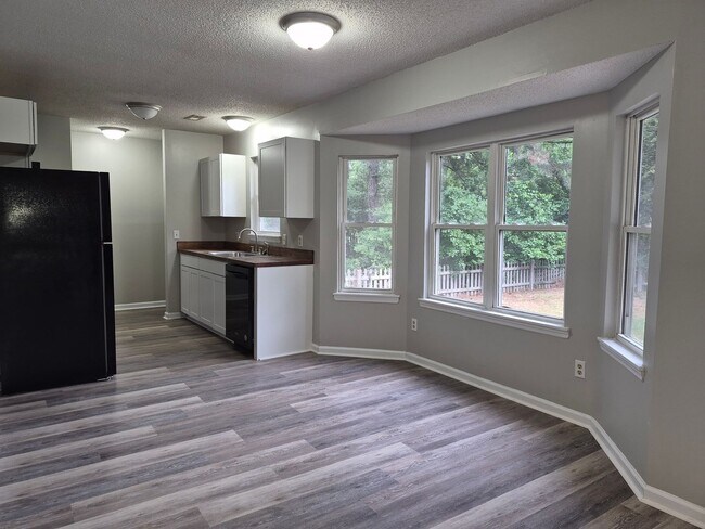 Foto del edificio - NEW LISTING!