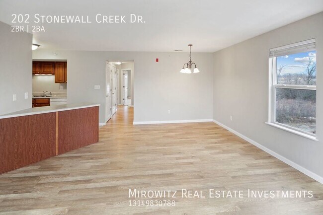 Foto del edificio - Beautiful 2BR/2BA Dardenne Prairie Condo w...