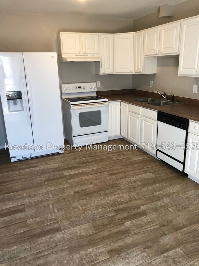 Building Photo - 486 W Bellflower Dr