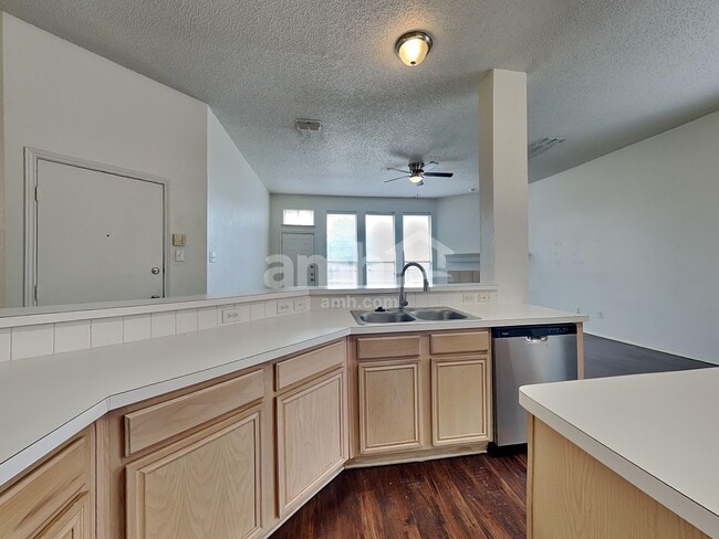 Building Photo - 300 Trailwood Dr