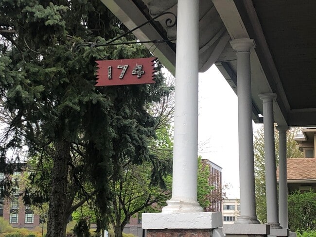 Foto del edificio - 174 N Goodman St