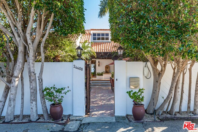 Foto del edificio - 24408 Malibu Rd