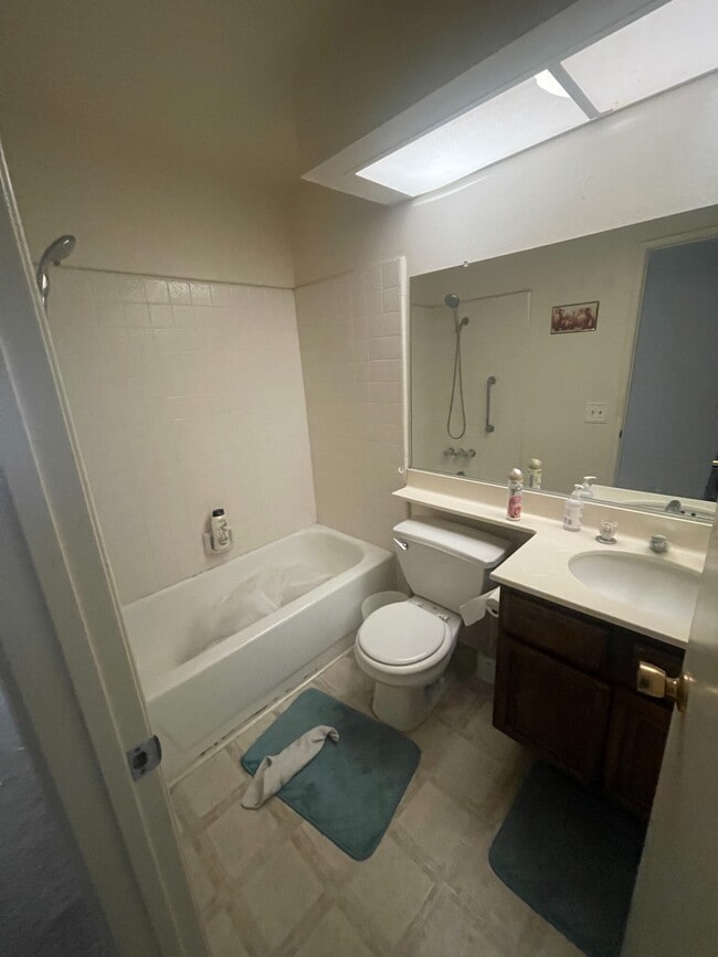 Building Photo - 2682 Reservoir Dr
