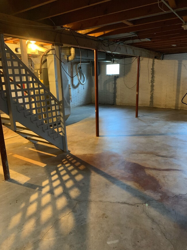 Building Photo - 3025 Elaine Dr NW