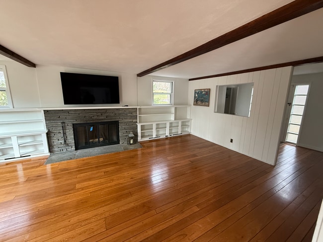 Cozy with a Wood Burning Fireplace - 5 Little Brook Rd