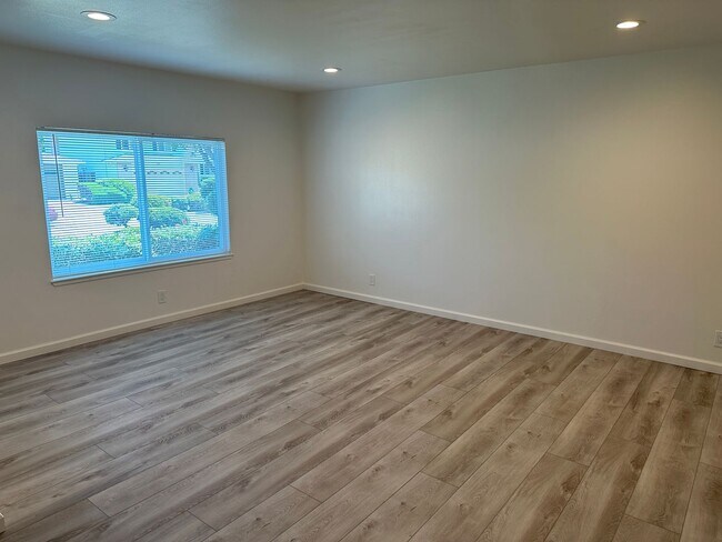 Foto del edificio - Beautifully Renovated 4 Bedroom 2 Bath Hom...
