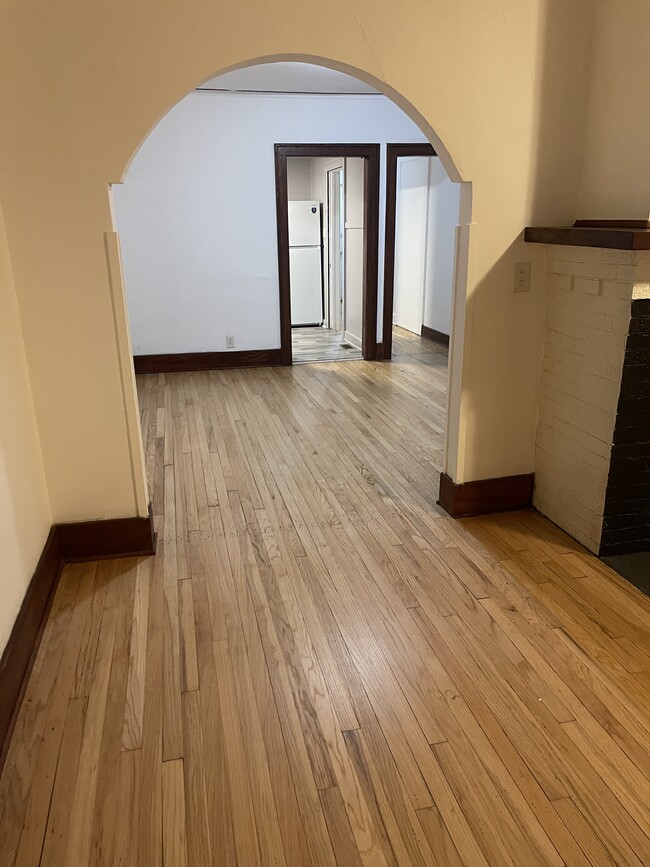 Building Photo - 920 W Lovell St