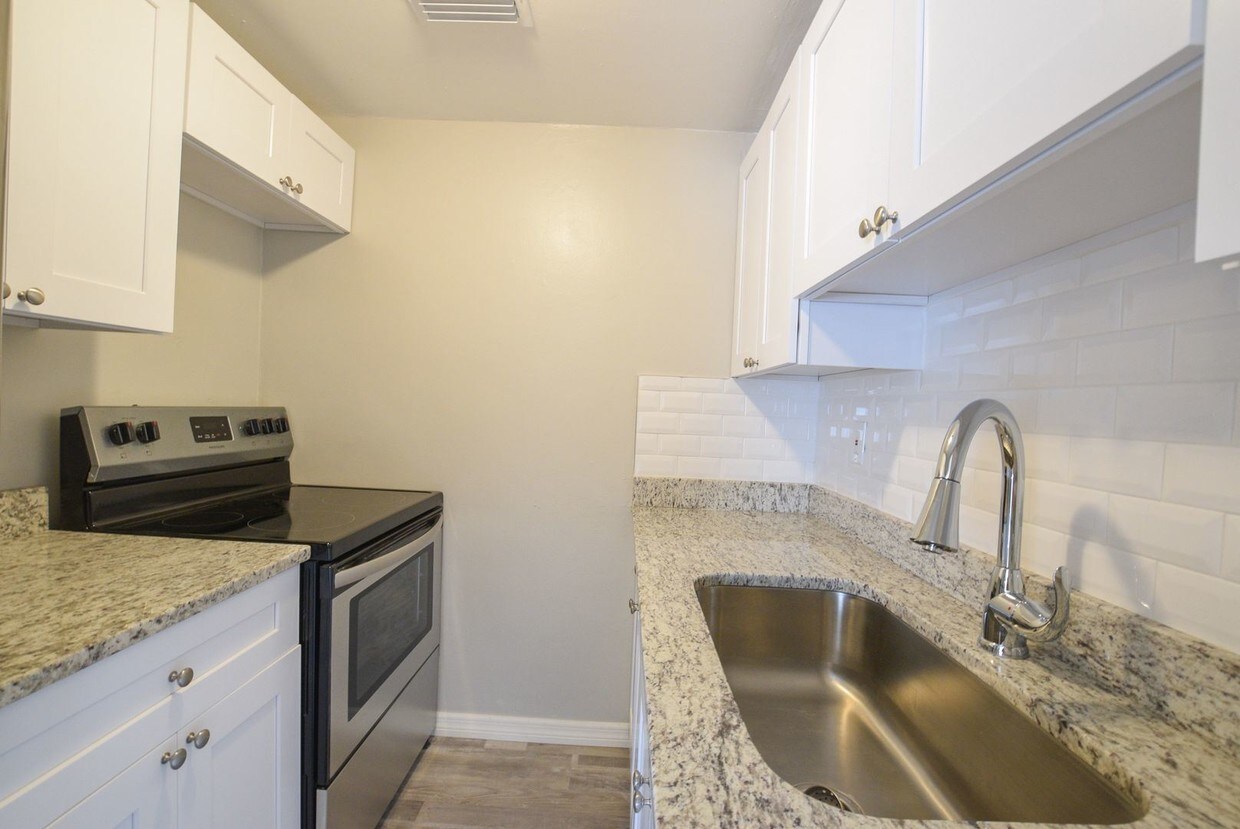 3705 Edgewater Dr, Orlando, FL 32804 Room for Rent in Orlando, FL