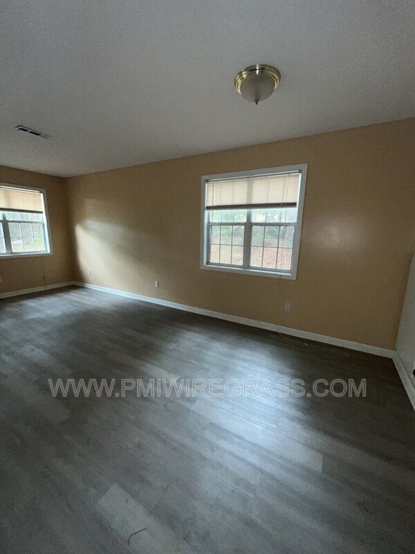 Foto del edificio - 127 Pineridge Dr