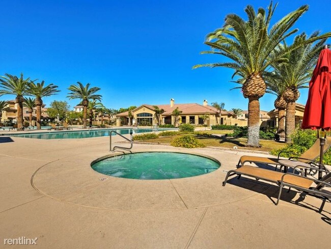 Building Photo - 1174 S Country Club Dr