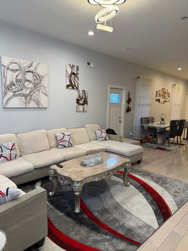 Foto del edificio - Move-In Ready 4BR Home in the Heart of Port Richmond!