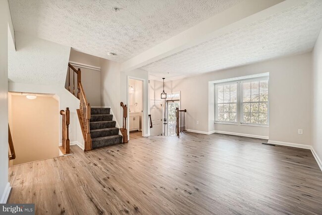 Foto del edificio - 8540 Pine Meadows Dr
