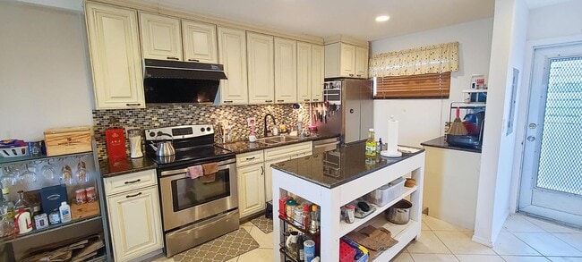 Foto del edificio - 2724 Garden Dr S