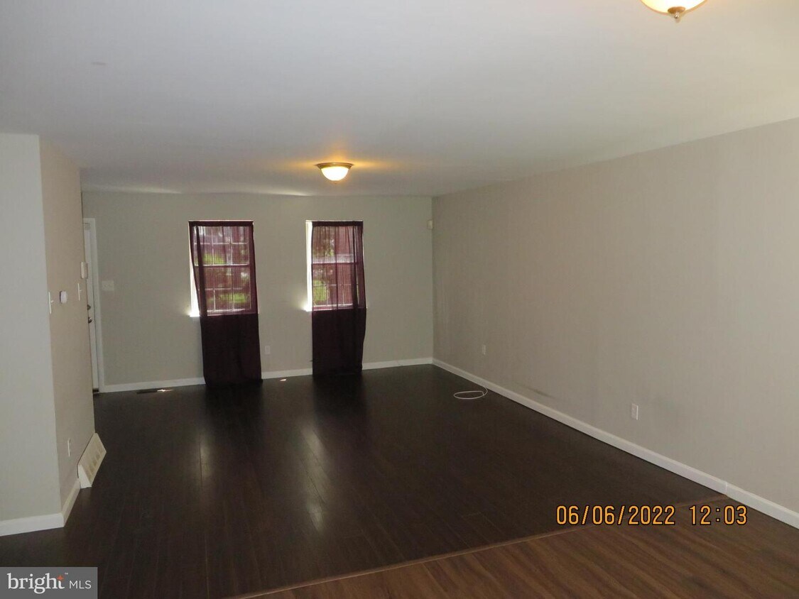 Primary Photo - 506 York St