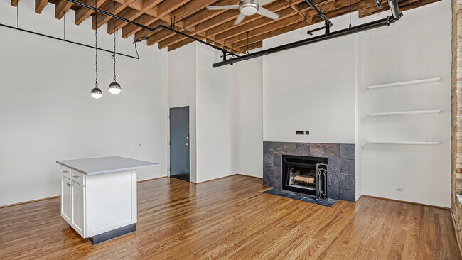 Building Photo - 525 N Halsted St