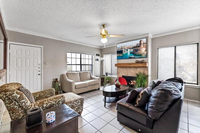Foto del edificio - 8750 Park Ln
