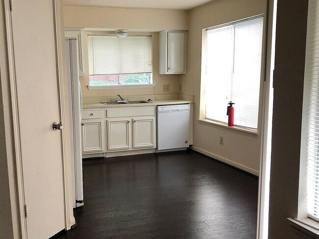 Foto del edificio - 12400 Overbrook Ln