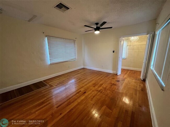 Foto del edificio - 4240 SW 23rd St