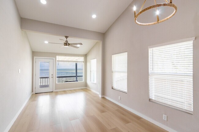 Foto del edificio - 2830 Bay Oaks Harbor Dr