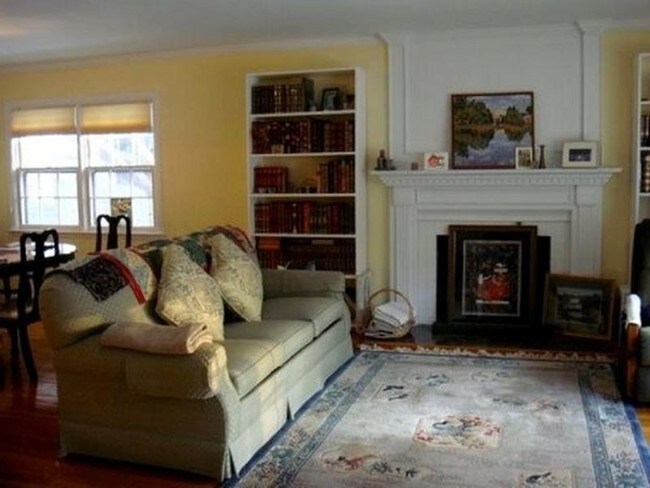 Building Photo - Spacious Colonial