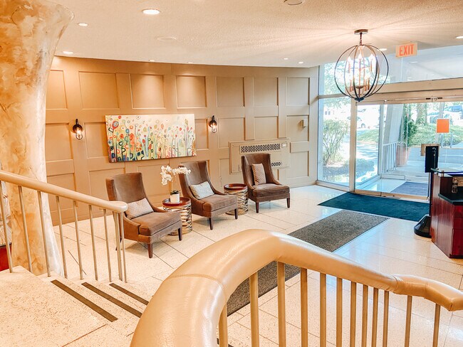 Foyer with Doorman - 309 Florence Ave