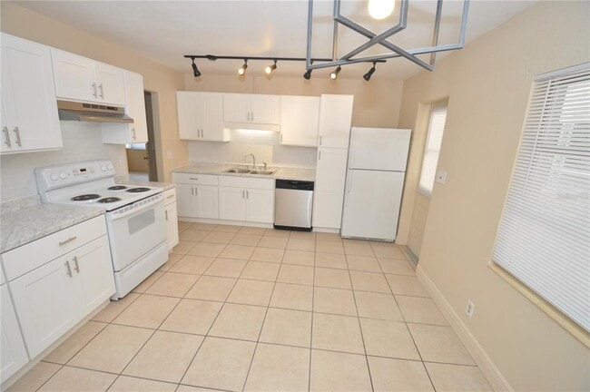 Building Photo - 1341 Ave S NW