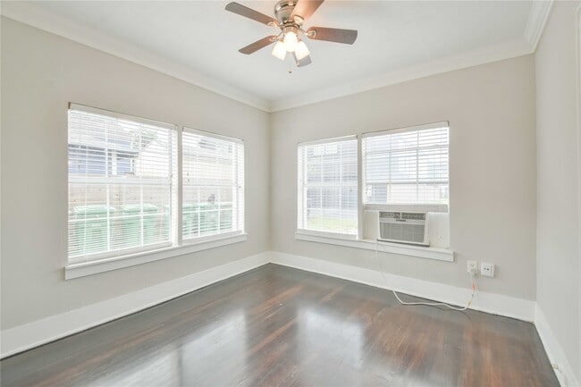 Building Photo - 903 Oakhurst St