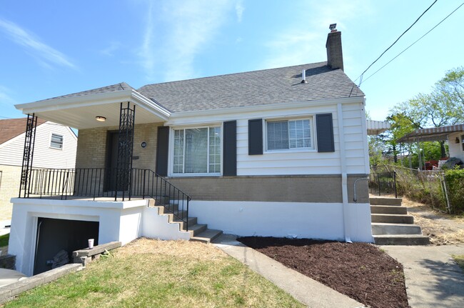 Building Photo - 1122 Alcliff Ln