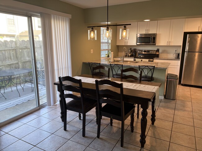 Building Photo - 4594 Genoa Cir