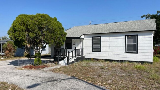 Building Photo - 921 43rd St