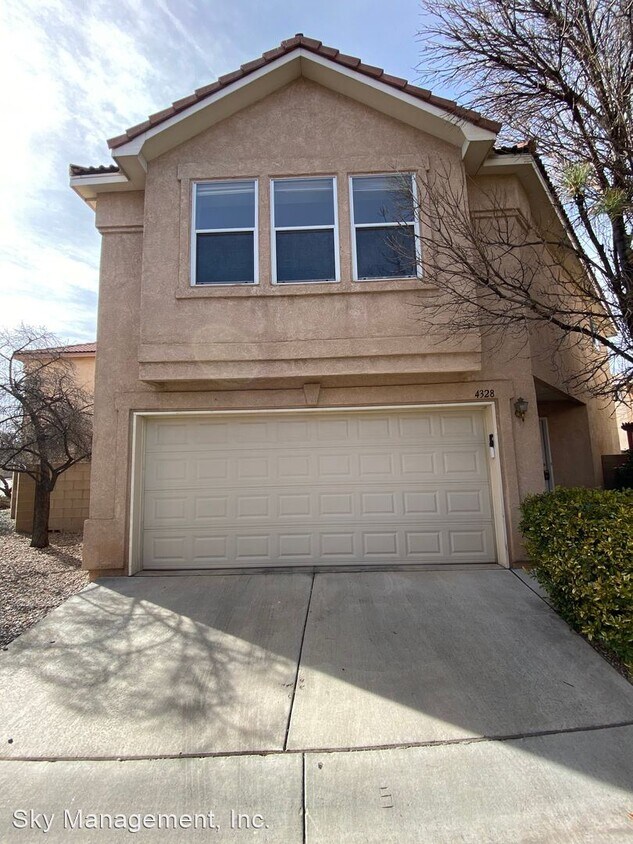 3 br, 2.5 bath House 4328 Altura Vista L... House Rental in