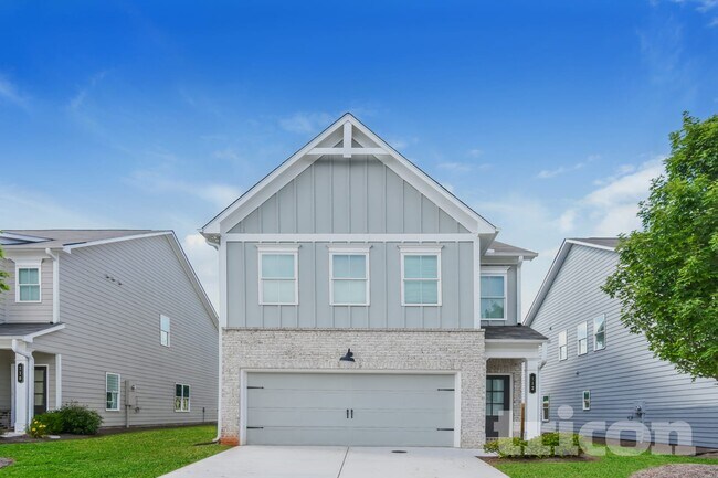 Interior Photo - Tricon East Ridge