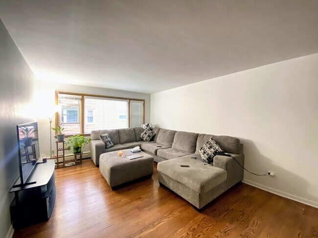 Building Photo - 6765 N Olmsted Ave