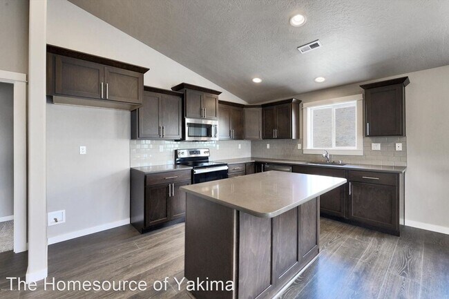 Foto del edificio - 3 br, 2 bath House - 2 S 12th St Loop