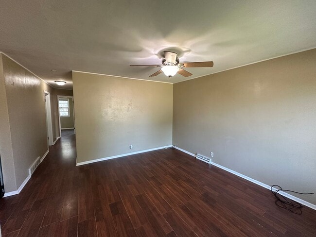 Building Photo - 3 bed, 1 bath Home for rent in Waterloo