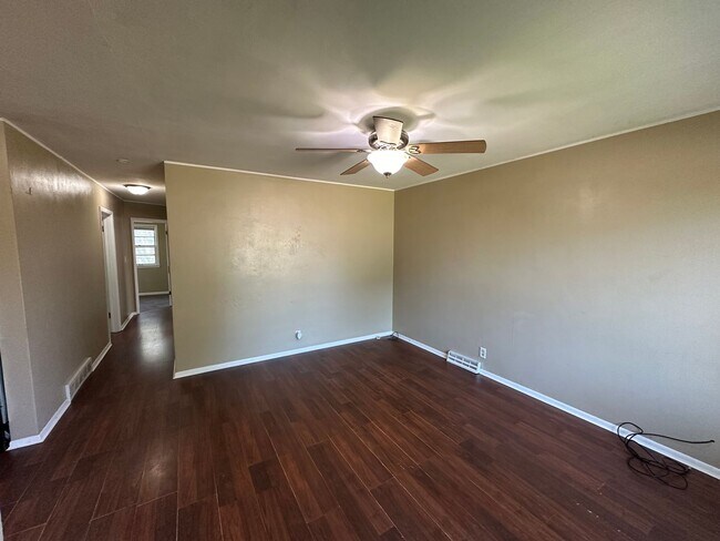 Foto del edificio - 3 bed, 1 bath Home for rent in Waterloo