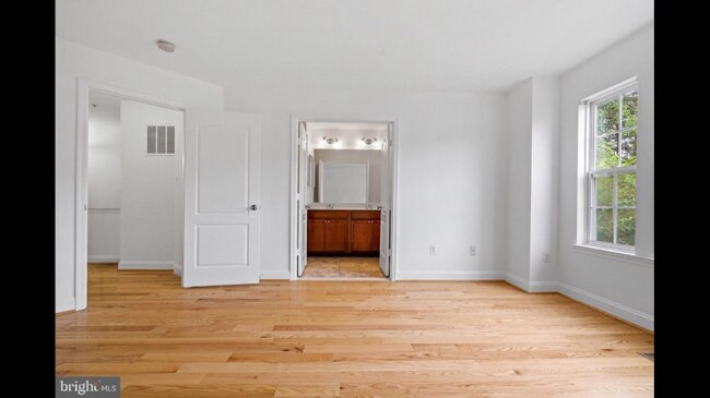 Building Photo - 127 Horseshoe Bend Cir